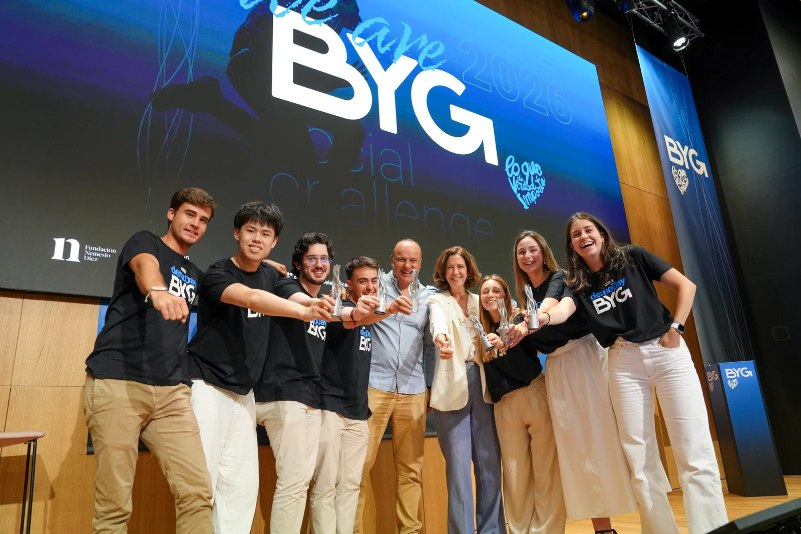 El equipo de BeeMoney en el escenario del BYG Social Challenge
